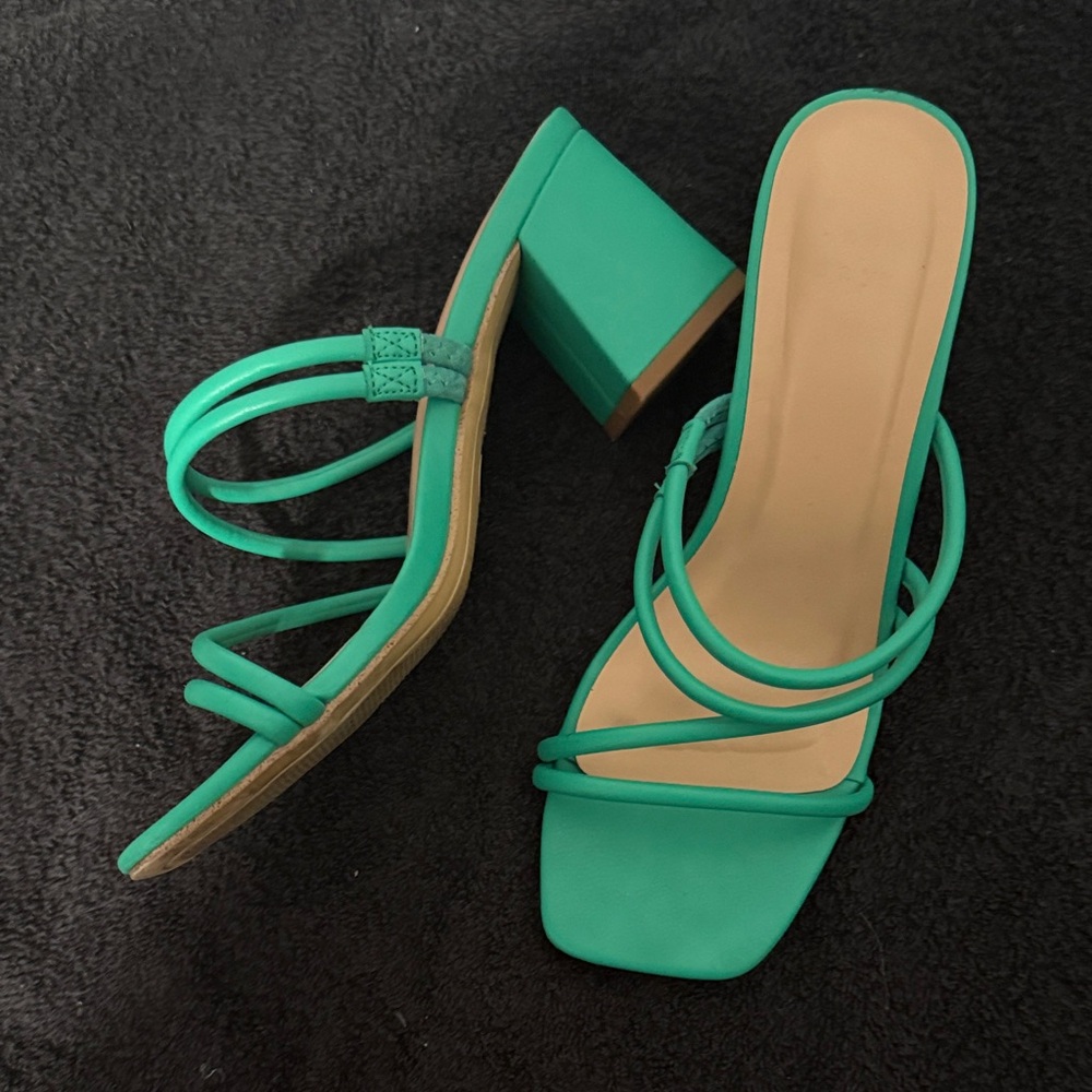 Elegant Green Strappy Women's Heels